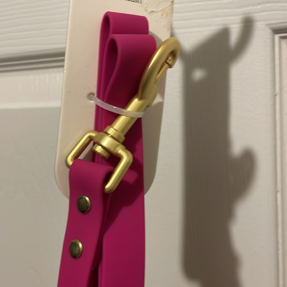 Pink leash - Picture 2 of 4